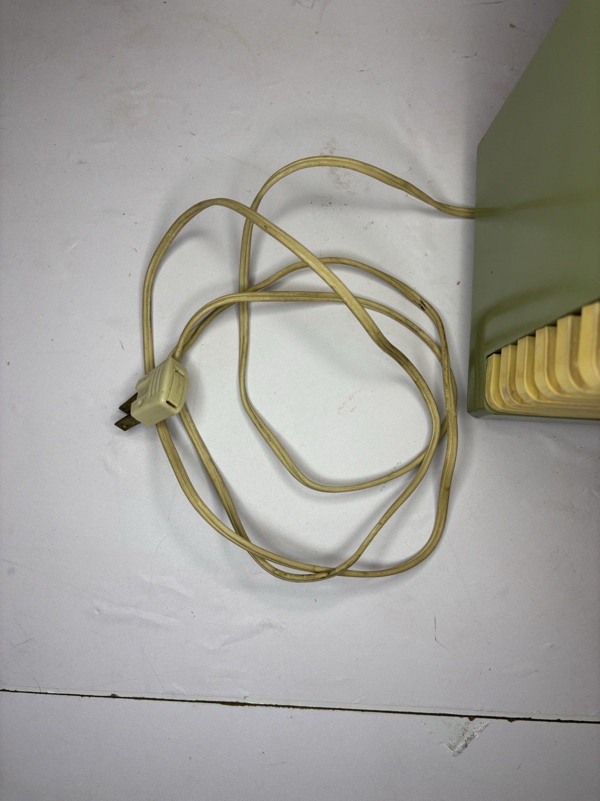 Vtg 1930s Emerson "Bullseye" Tube Radio - Green - Works! Art Deco MCM 8CW-334-2