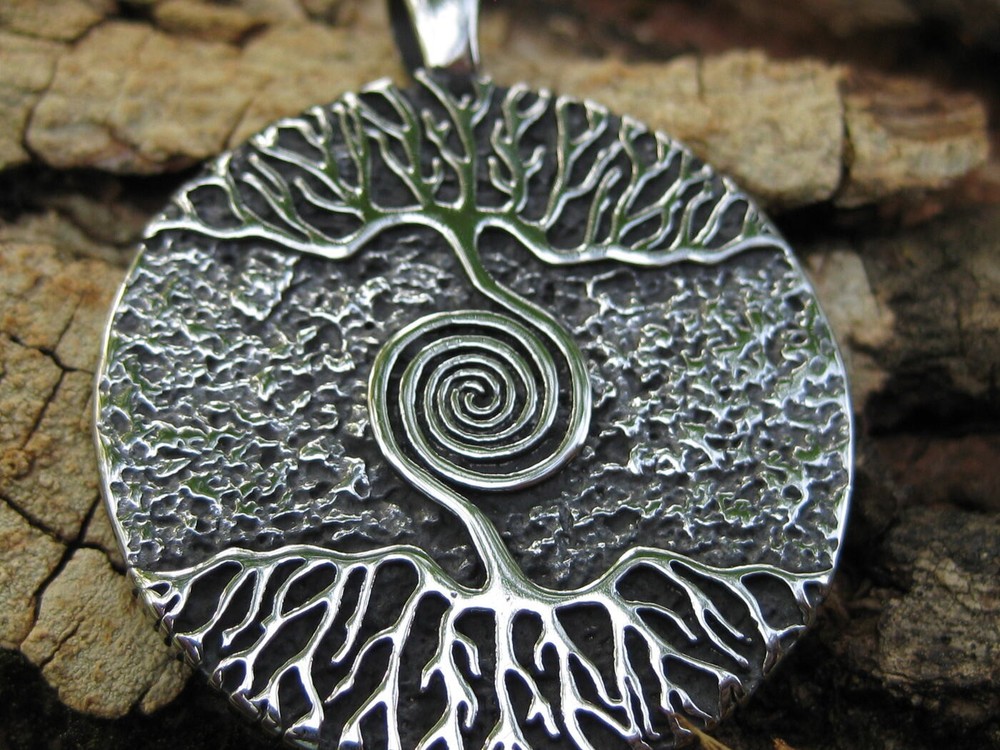 Metaphysical Illuminati Farfalla "As above so Below" amulet