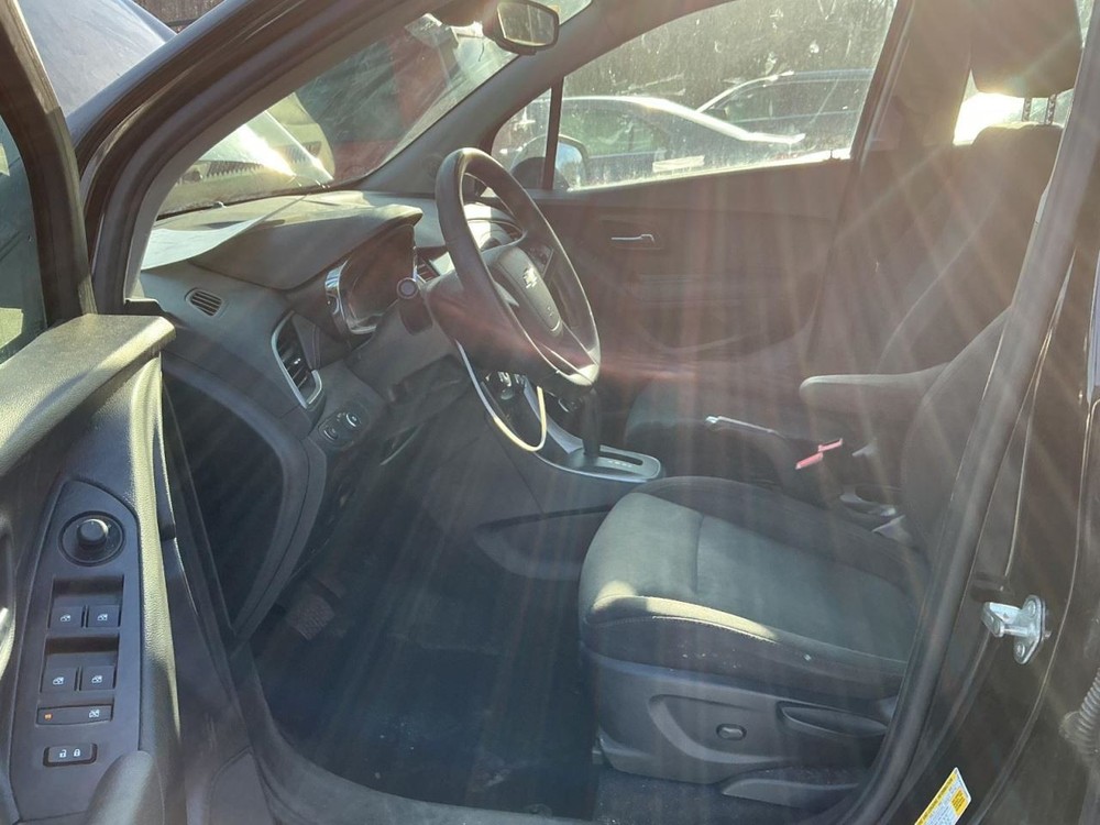 TRAX 2017 Glove Box 4946312