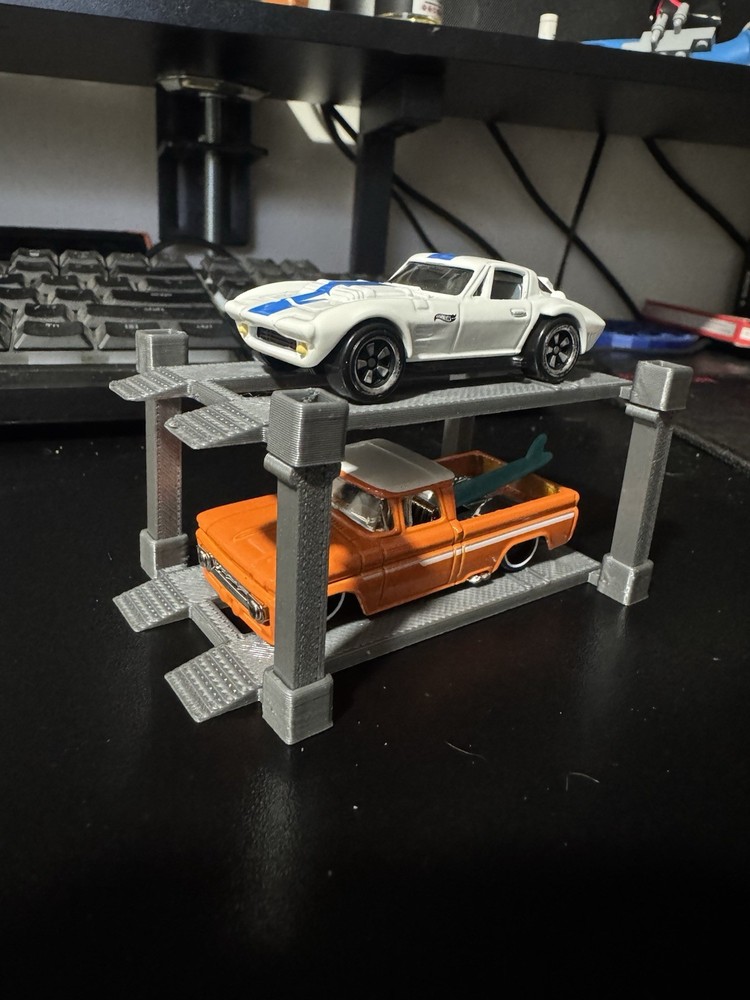 Hotwheels 4 Post Lift Display