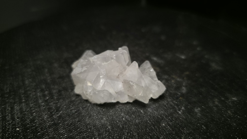 UV Reactive Mangano Calcite