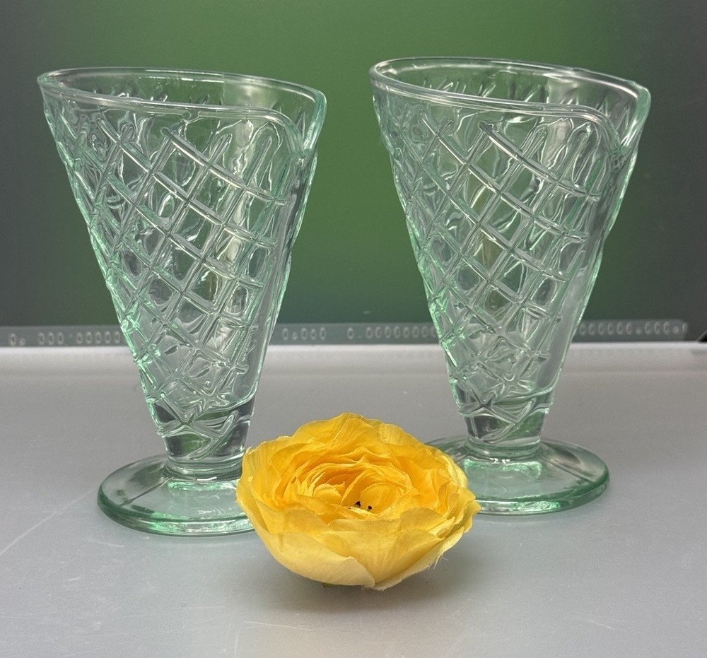 2- Amici Home Mint Green Waffle Cone Shape Shape Ice Cream Dishes