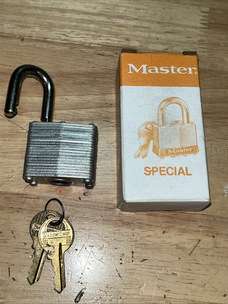 Master Lock Padlock No. 3 Short Shackle w/2 Keys & Box