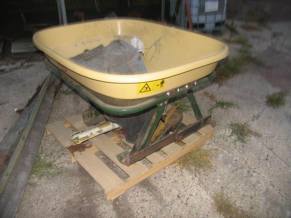 Cushman Vicon Spreader 3 point 540