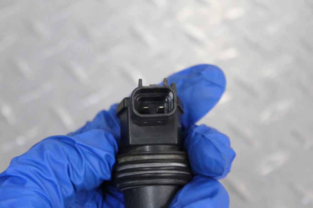 2012 TRIUMPH STREET TRIPLE R IGNITION COIL SPARK PLUG CAP