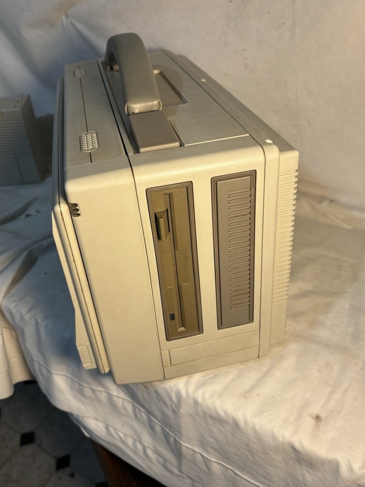 Vintage COMPAQ Portable III Computer Model: 2660