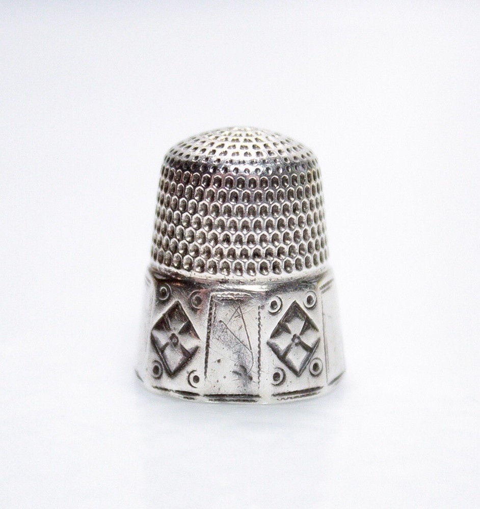 Antique Sterling Silver Size 10 Etched Sewing Octagonal Thimble Hallmarked