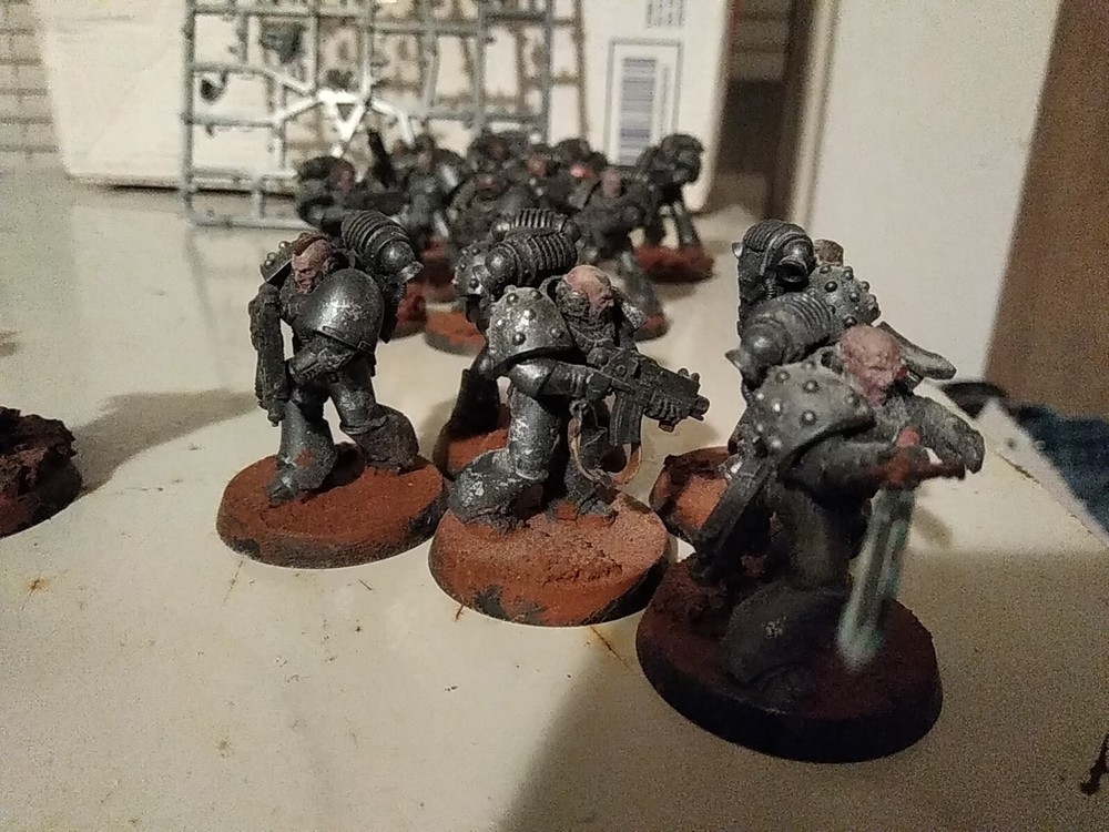 30 Mk 6 Space Marines With A Basic Steel/metallic Paint Scheme/bits Sprue