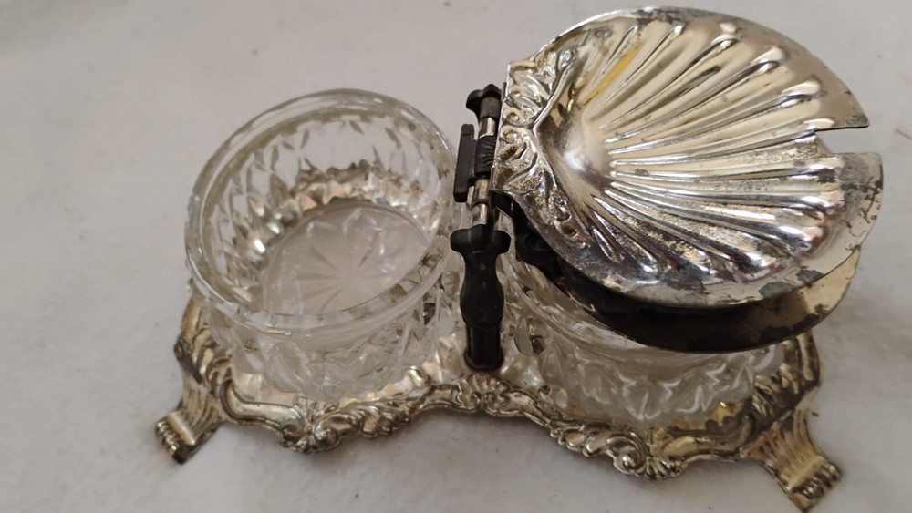 Vtg Silver Plate & Glass Lidded Shell Condiment Container Worn