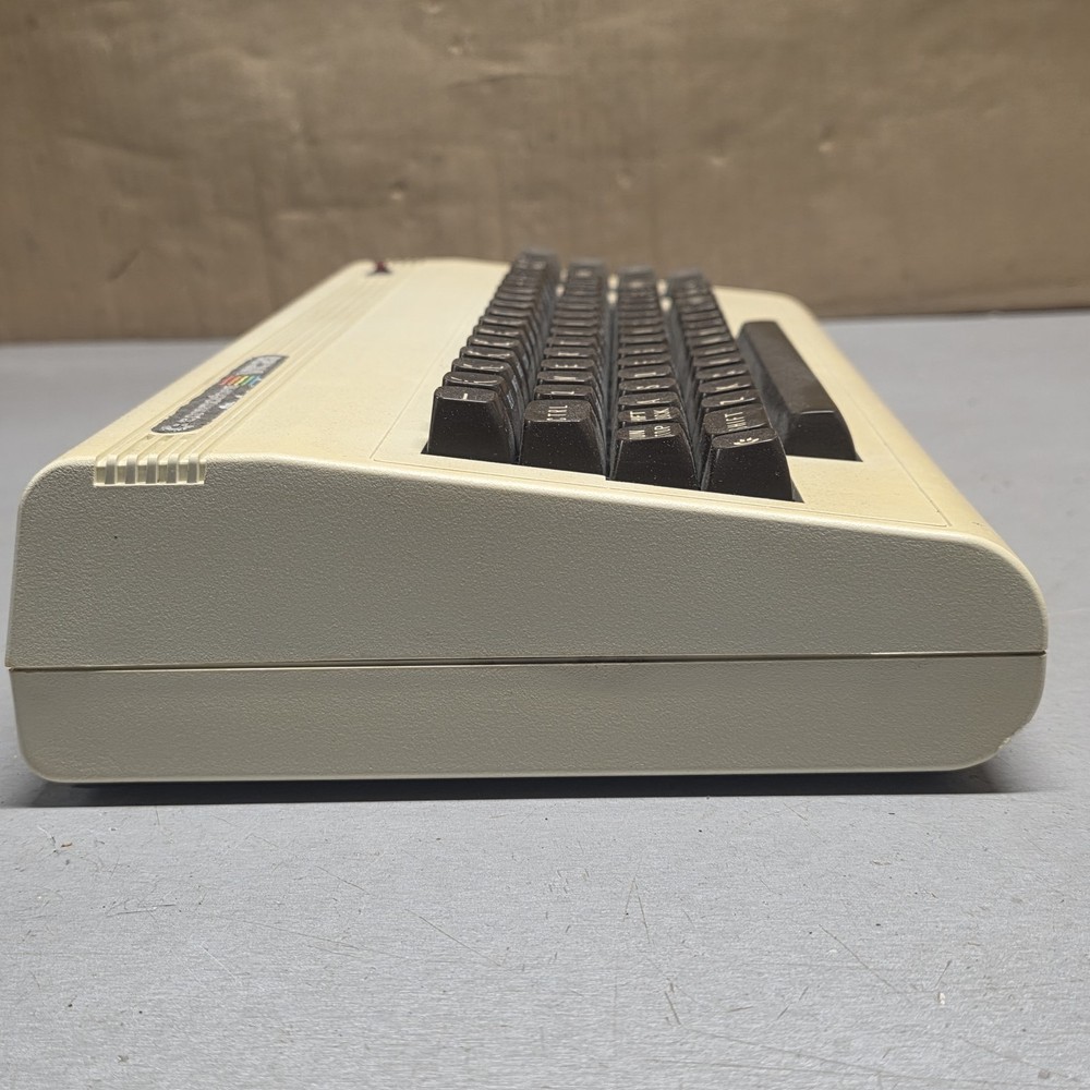 Commodore VIC-20 Vintage Computer 117V USA Model Untested All Original