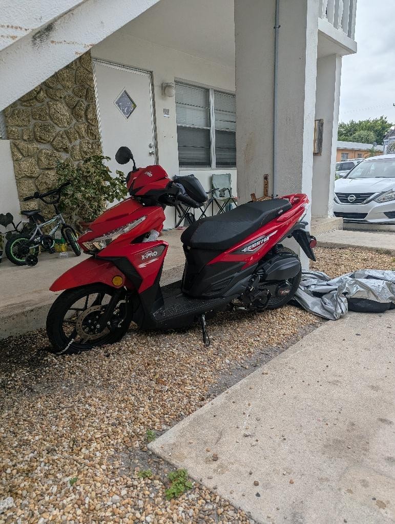 2025 XPRO Orion 200 SCOOTER with 14" Alloy Wheels,Electric/Kick, Auto