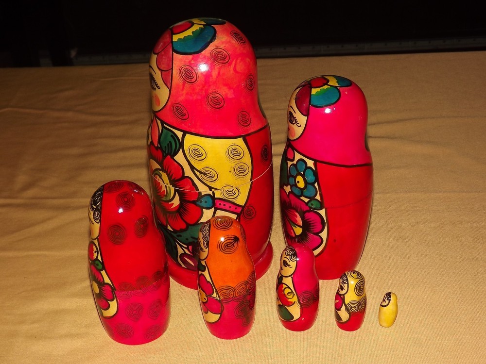 VINTAGE TOY 8 1/2" HIGH NESTING DOLLS