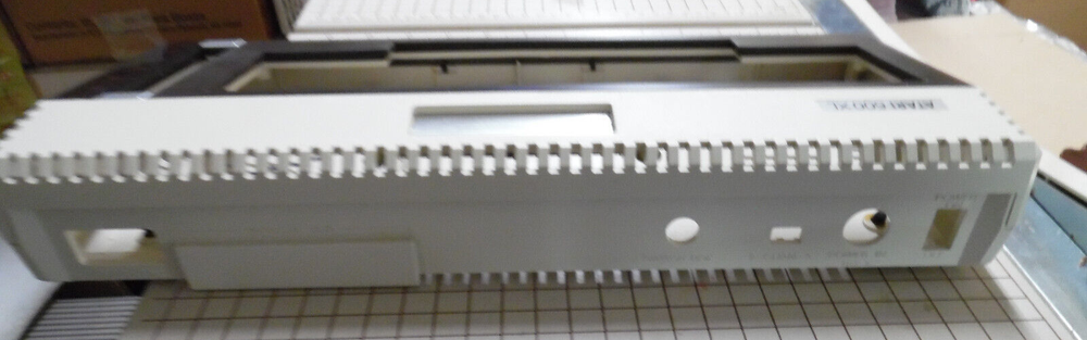 Top and bottom case Atari 600XL Removed from computer