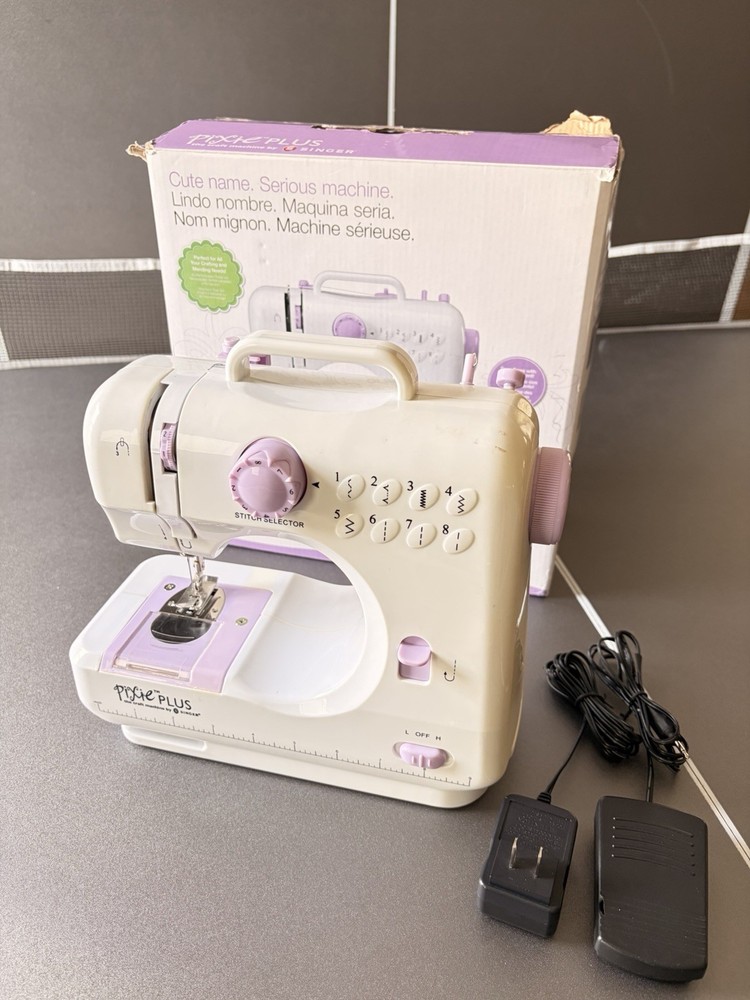 Singer Pixie Plus Electronic Sewing Machine -For Parts or Repair