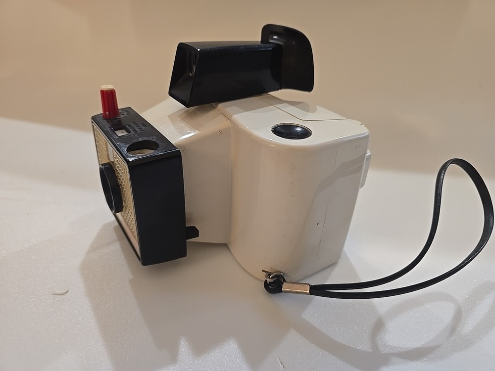 Vintage Poloroid Land Camera Swinger Model 20 Untested With Strap