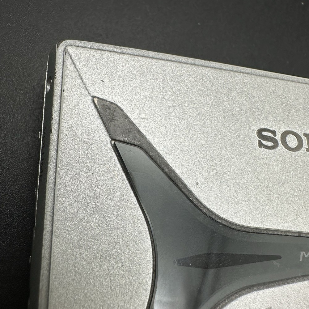SONY MZ-E90 Minidisc Player Tested silver with Remote & AA Battery slider