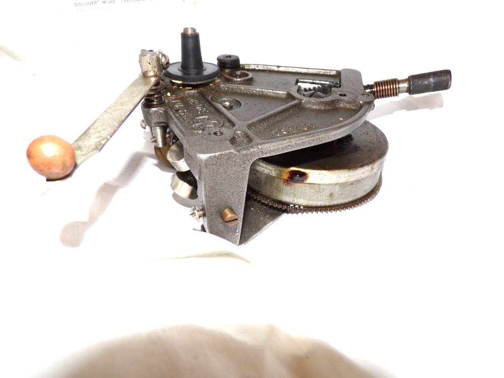 PORTABLE DISC PHONOGRAPH SINGLE SPRING MOTOR
