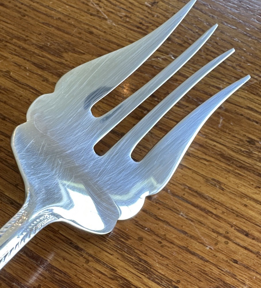 WALLACE Wickham Deep Silverplate Serving Meat Fork Flatware Fan Bead 9”