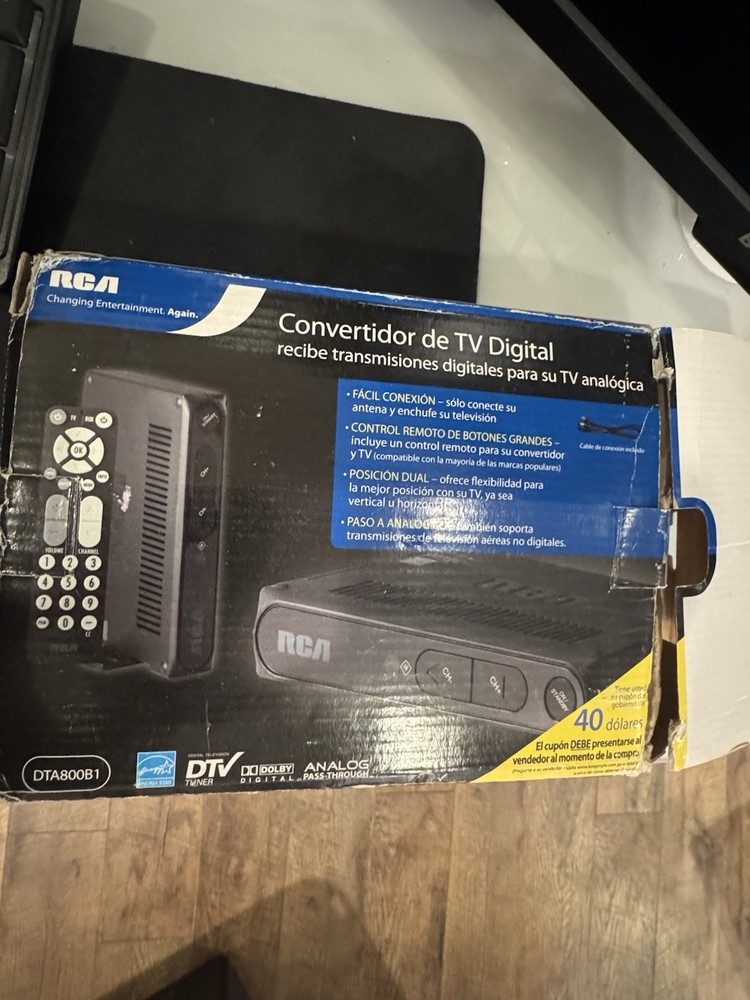 RCA Digital TV Converter Box DTA800B1 with Remote