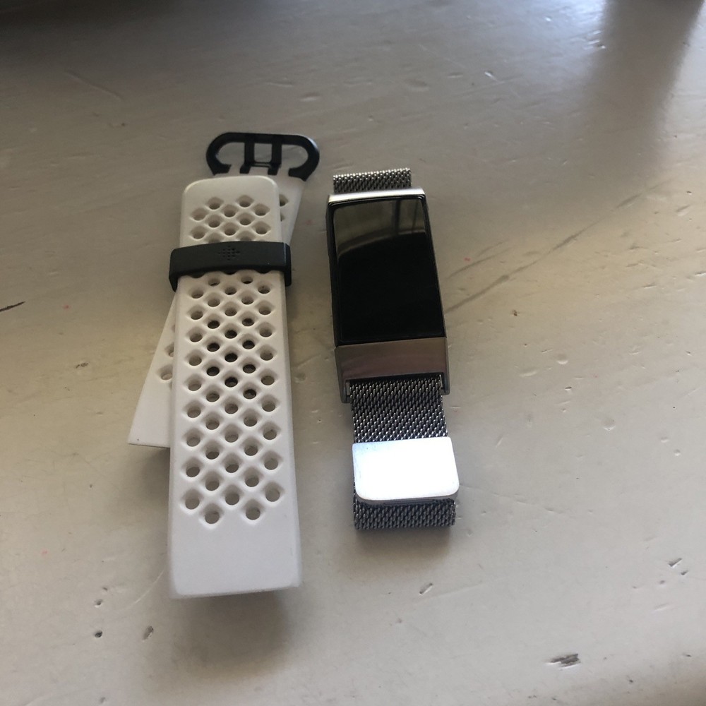 Fitbit Charge 4