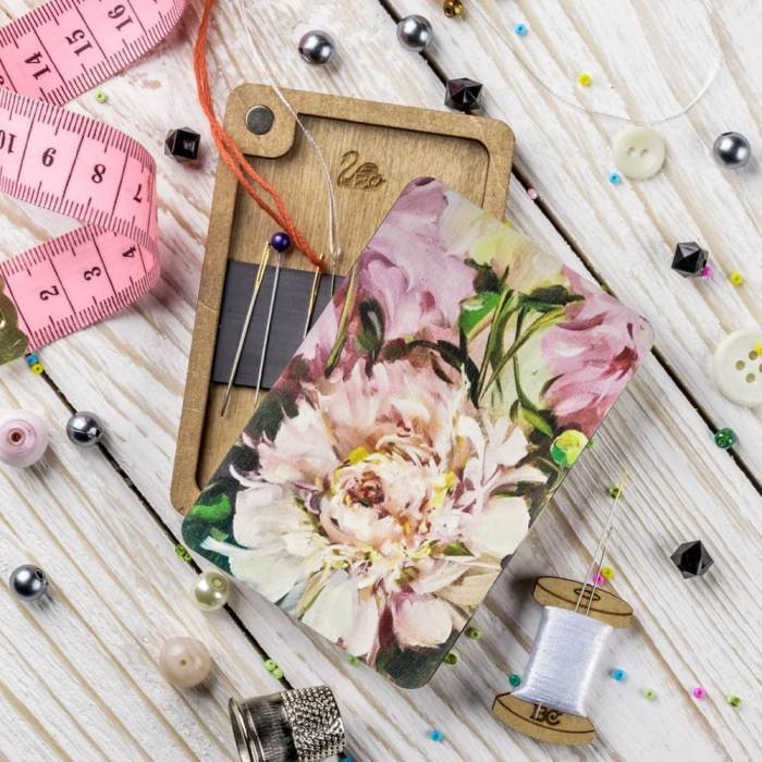 Needlework Holder "Peony"