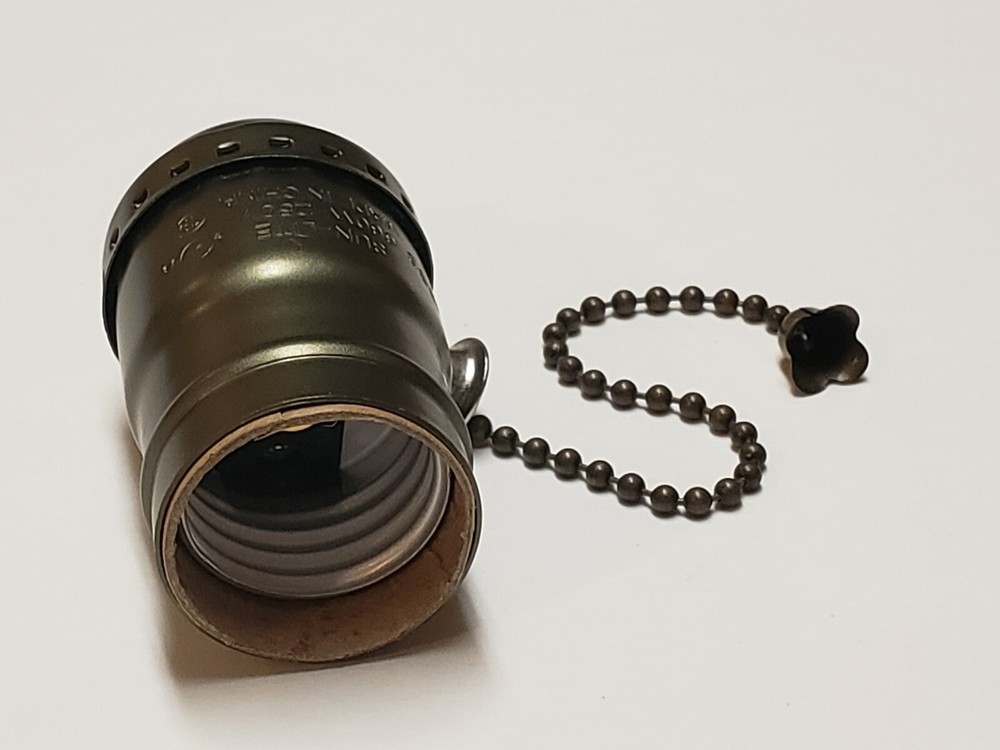 Pull Chain (On-Off) Medium Base Lamp Socket With Antique Brass Finish 48320AJB