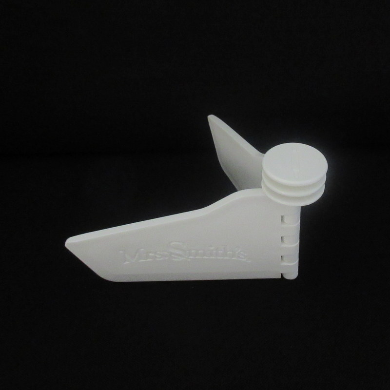 Brand New NIP White Pie ~Quiche Stand Gate Keeper Adjustable Holder Keeper Saver