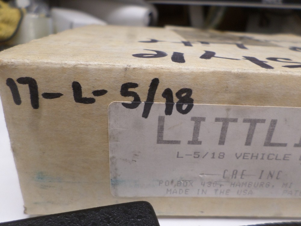 Littlite 17-L-5/18 Task Light with Mounting Chassis (Missing Light Shield)