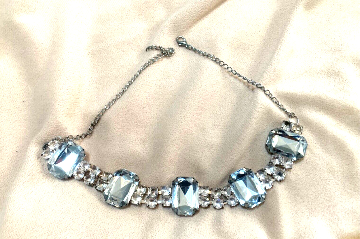 Vintage faux clear rhinestone choker necklace. in good condition