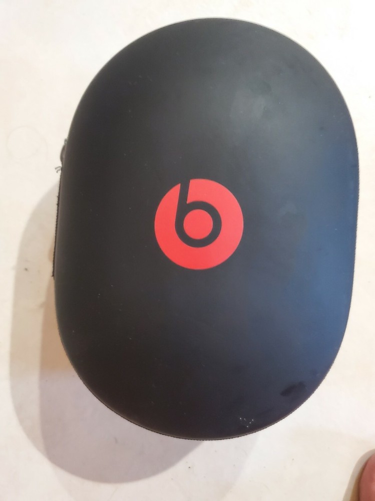 Beats Studio Headphone Holder Case Black and Red Zip