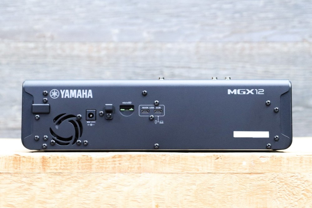 Yamaha MGX12 Digital Mixing Console 18-Channel DSP Processor 16-Track Recorder
