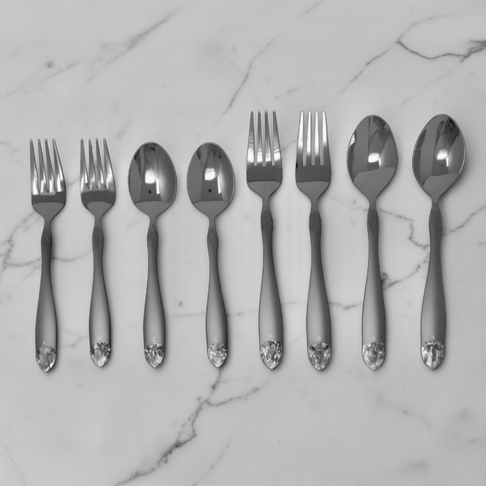 Oneida Brooch 8 Piece Service for 4 Stainless Flatware Set