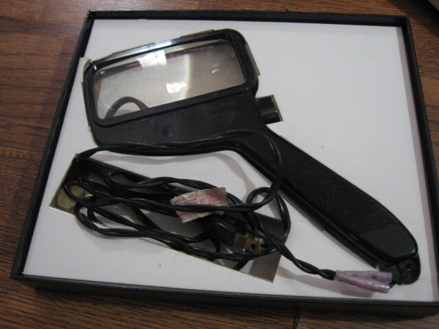 BAUSCH & LOMB ILLUMINATED RECTANGULAR READER BULB TESTED WORKS