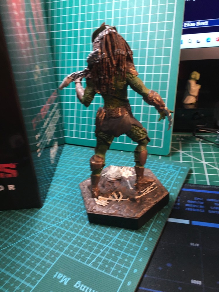 Eaglemoss Alien & Predator #22 - "Falconer Predator" with box