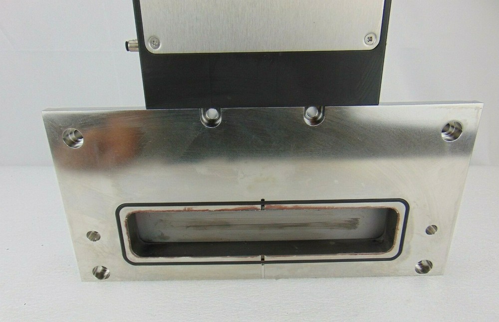 VAT 02110-CE24-0001 Rectangular Valve *used working