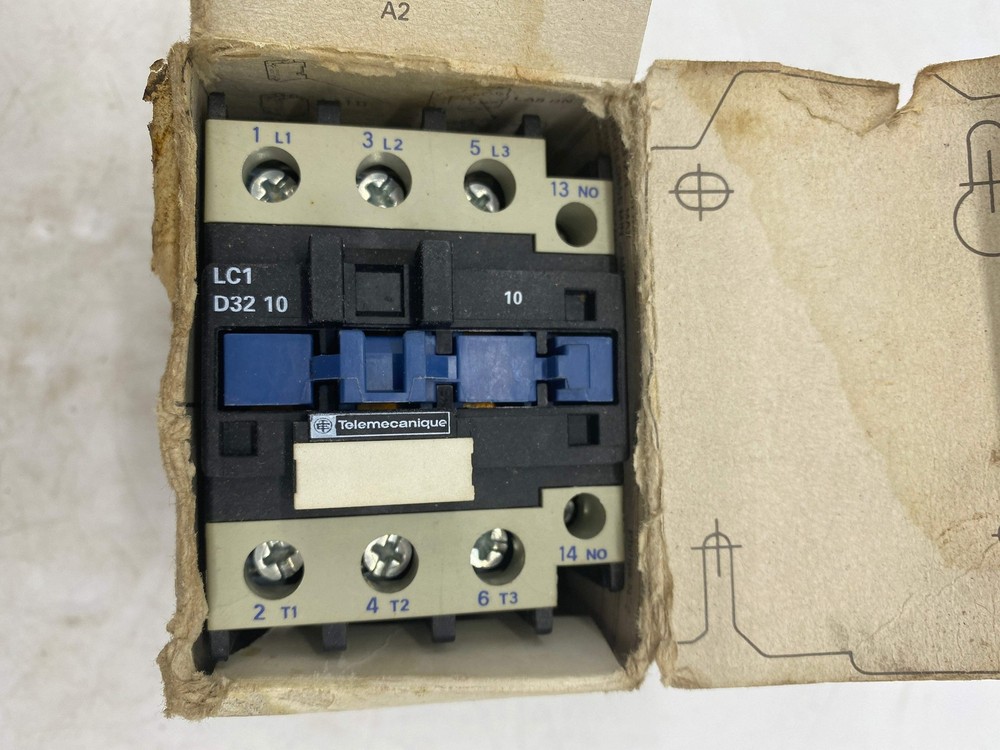 Telemecanique LC1D32210M7 Contactor (Open Box)