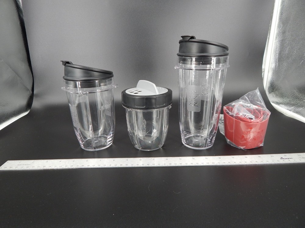 Nutri Ninja Cups Drinking Lids Shaker Lid Silicone Grips Red - NEW (READ)