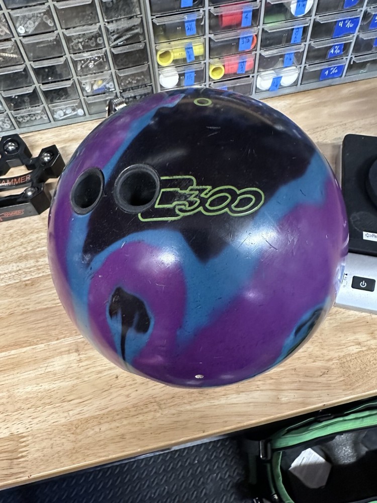 USED - Bowling Ball - 15lb Columbia "COMMAND SOLID" - DRILLED WEIGHT 14lb 14oz