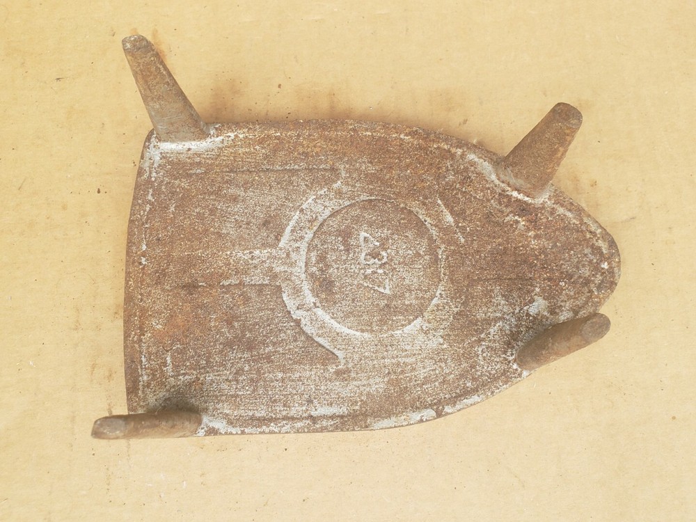 Vintage GE iron Trivet