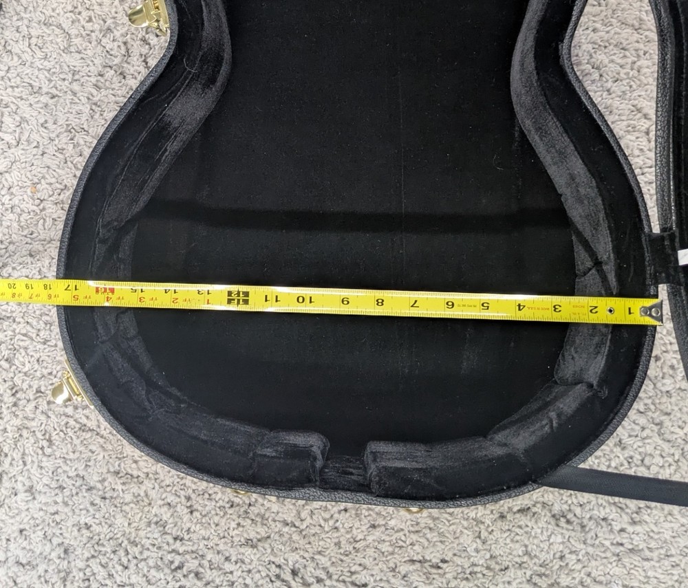 Fender Deluxe Black Paramount Dreadnought Hardshell Guitar Case