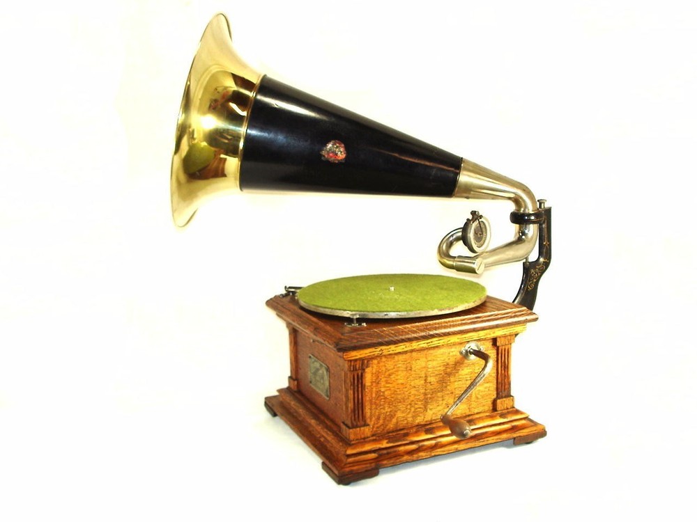 Victor II Humpback Phonograph