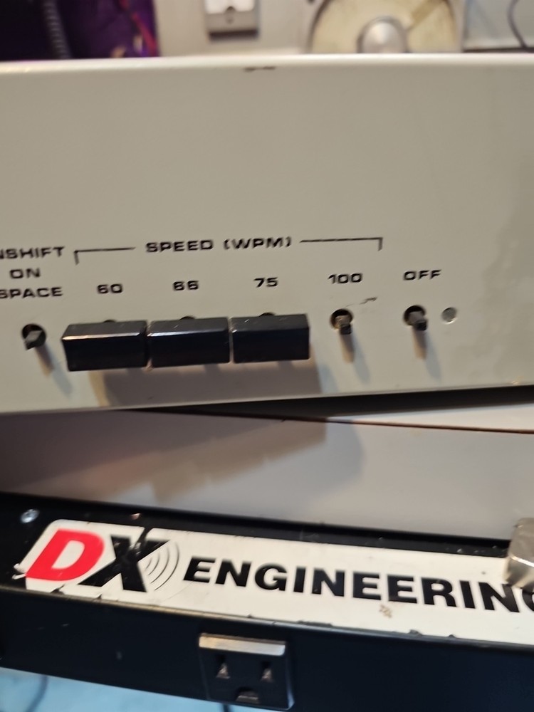 hal communications Rvd-1002 Turns On - Untested