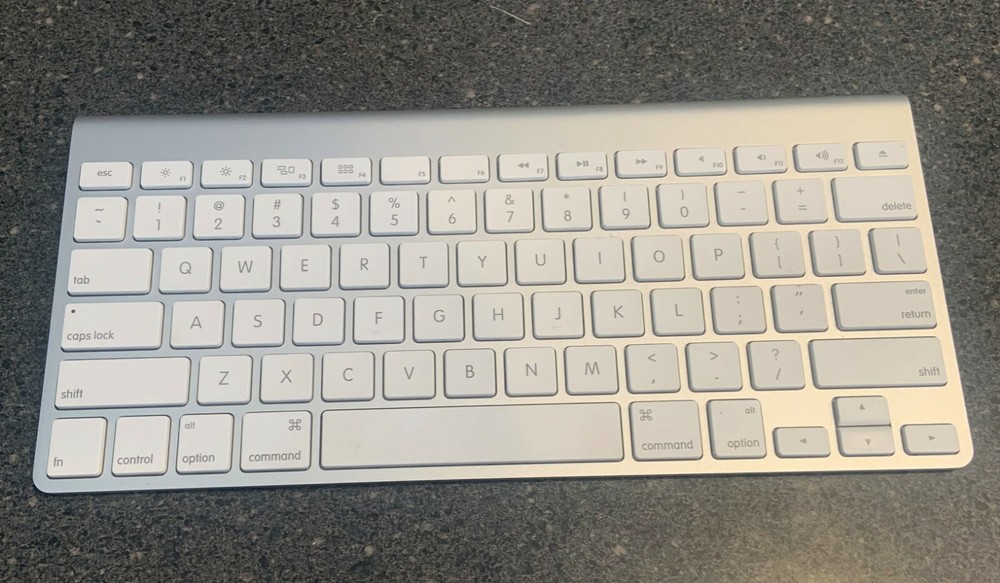 Apple Wireless Keyboard MC184LL/A Silver