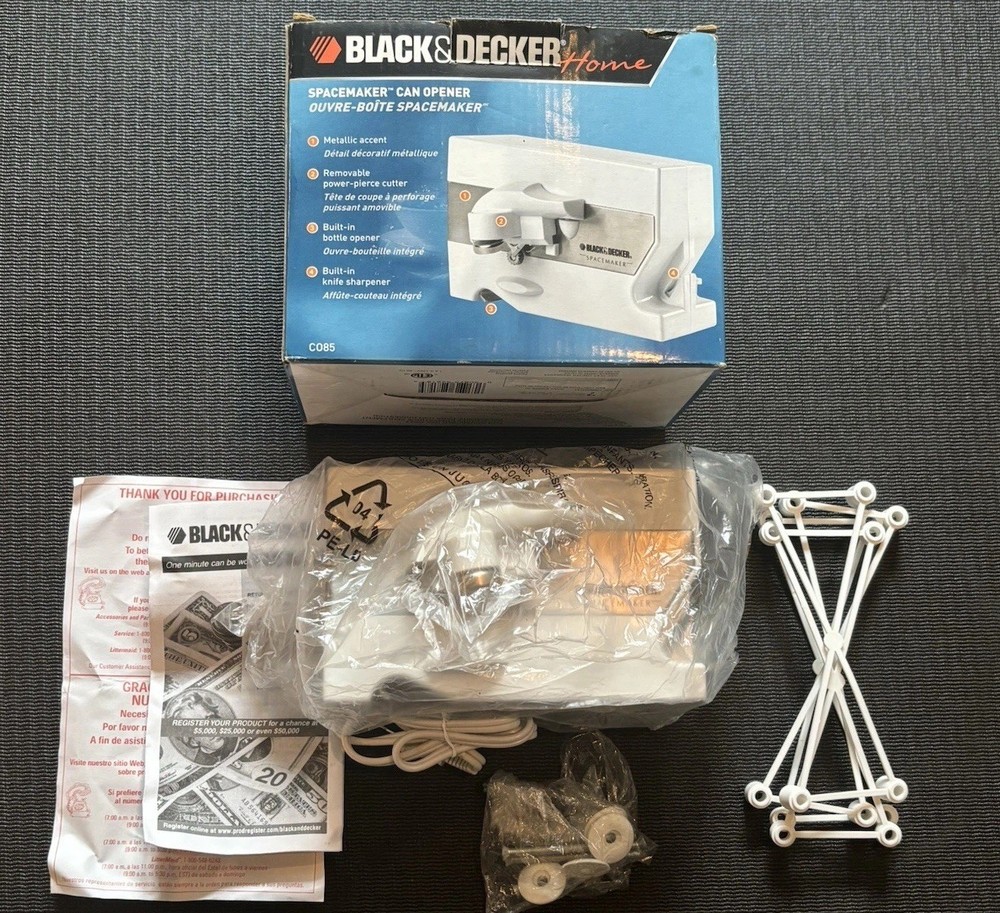 Black & Decker Home SPACEMAKER Can Opener Model C085 (White)  Mint Condition