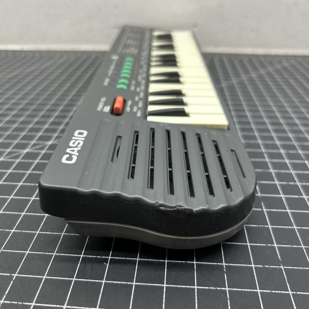 Casio SA-2 Mini Electronic Keyboard - WORKS - Missing Battery Cover