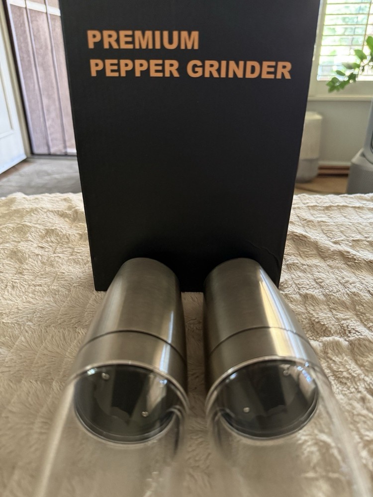 2 Pack Electric Salt & Pepper Grinder Set, Automatic Gravity Salt & Pepper Mill