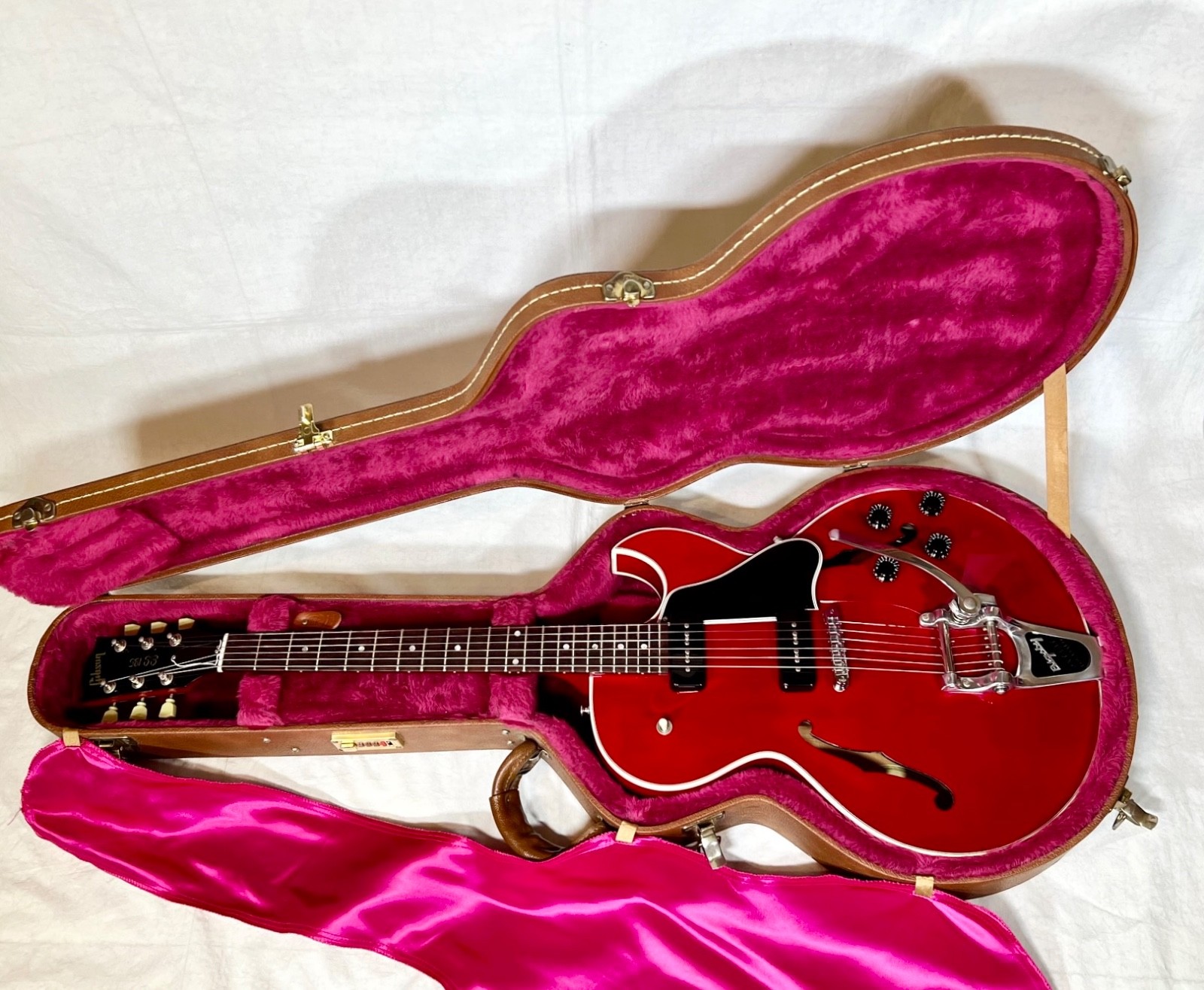 EXCELLENT 1995 USA GIBSON (P-100 MODEL) ES-135 ES135 ELECTRIC GUITAR & OHSC L@@K