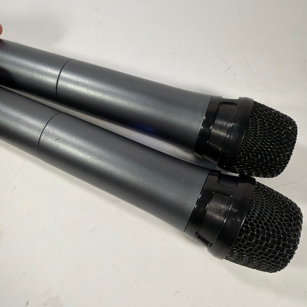 Pair of 900MHz Wireless Handheld Microphones Fixed Frequency 901.55 & 907.55 MHz