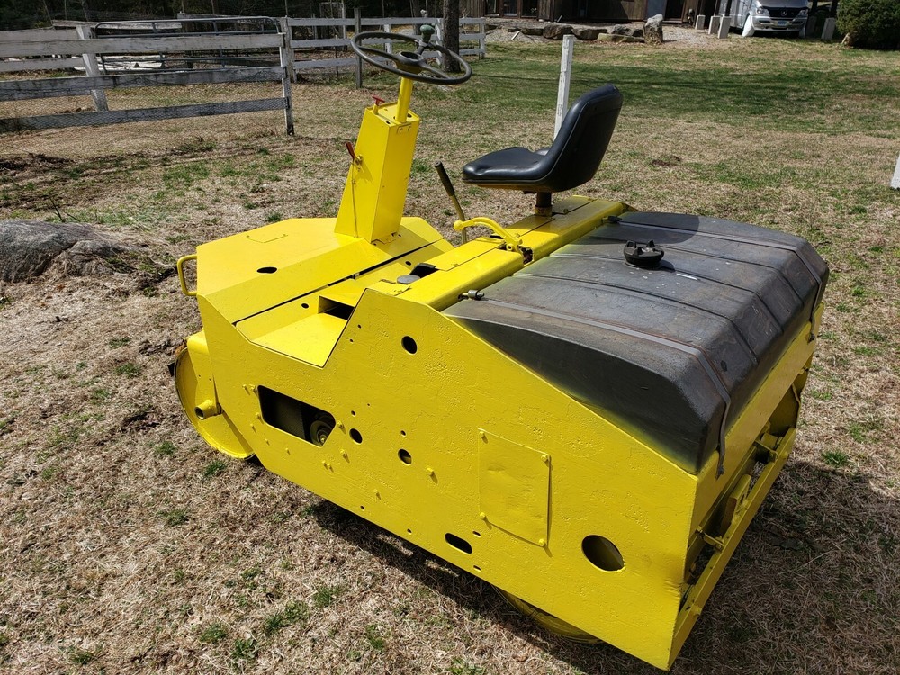 Vibrating Roller Compactor