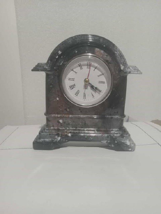 CLOCK POURED FROM RESIN MULTICOLORED BROWN/BLACK/WHITE